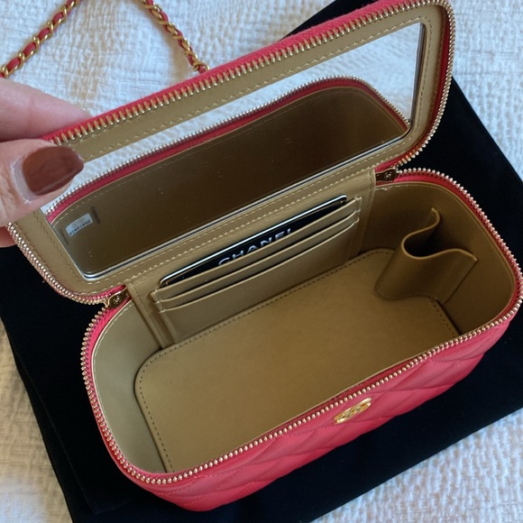 Chanel Red Mini Vanity Case. - Picture 4 of 9